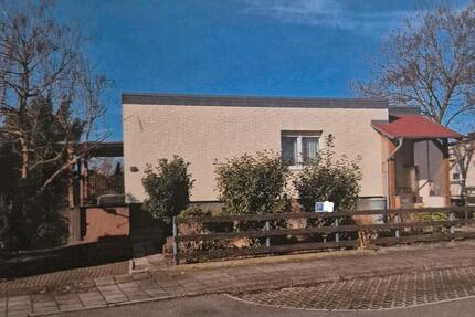 Einfamilienhaus in Elsterwerda - 260.000,00&nbsp;EUR Kaufpreis, ca.&nbsp; 100,00&nbsp;m&sup2; in Elsterwerda (PLZ: 04910)