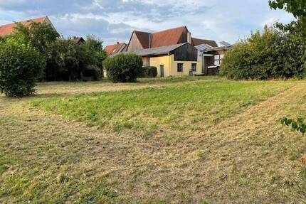 Hofstelle: Großzügiges Wohngebäude mit etlichen Nebengebäuden - Gutenstetten