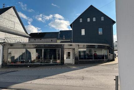 Einfamilienhaus - 130.000,00&nbsp;EUR Kaufpreis, ca.&nbsp; 212,00&nbsp;m&sup2; in Blankenrath (PLZ: 56865)