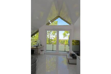 Aussicht, Natur und Design: exquisite 3-Zimmer Dachgeschosswohnung in Freiburg St. Georgen - Freiburg im Breisgau