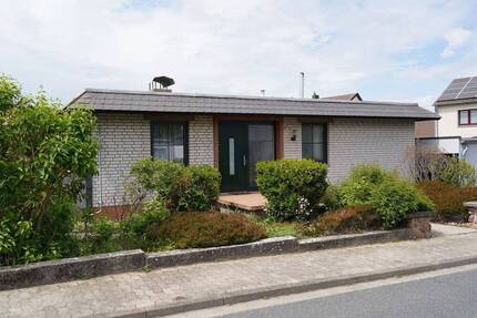 * Modernisierter Bungalow in Heyersum * - mit Vollkeller, Tiefgarage u. großem Carport 31171 - Nordstemmen
