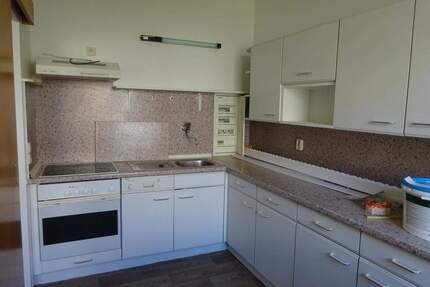 Helle 3 Zimmer-Whg. mit Einbauküche, Balkon im 1.OG in einem gepflegten MFH - Gera Lusan