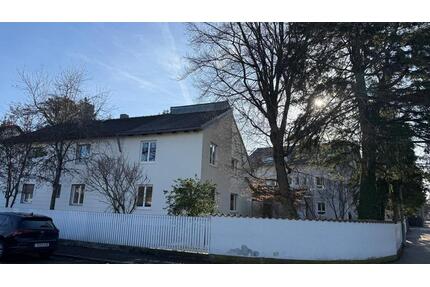 Großzügige 5-Zimmer-Wohnung im 1. OG eines Zweiparteinhauses - München Hadern