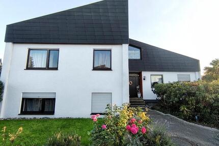 Architektonisch besonderes Einfamilienhaus mit Einliegerwohnung - Neuenstein