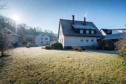 Wohnen am Ende der Sackgasse: Zweifamilienhaus auf großzügigem Grundstück - PROVISIONSFREI - Lorch-Waldhausen