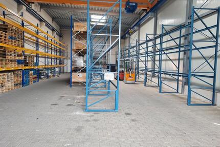 Kran- Lagerhalle mit Büro im Gew. Gebiet von Monheim am Rhein