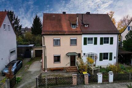 Charmante Doppelhaushälfte mit großem Garten in Top-Lage von Nürnberg