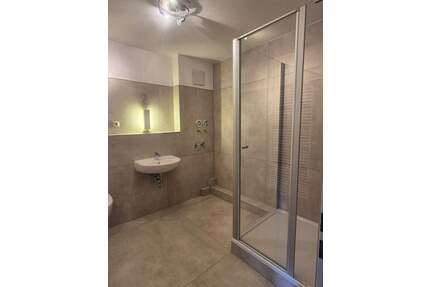 helle, roßzügige 2-Raum-WE mit Balkon, Fahrstuhl, neuem Badezimmer und Stellplatz - Döbeln