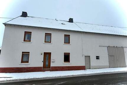 Renovierungsbedürftiges Wohnhaus mit Nebengebäuden & 4 Garagen – ideal für Handwerker - Dahnen