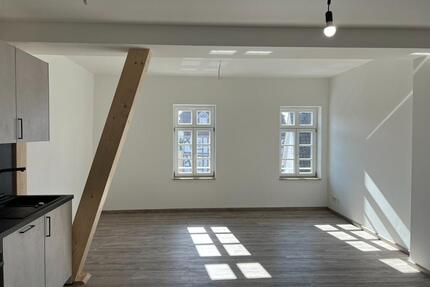 Erstbezug nach Sanierung: Sonnige 4-Zimmer-Wohnung in 35274 Kirch - Kirchhain