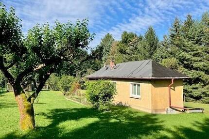 Entspannung PUR im Grünen ! - 17.500,00&nbsp;EUR Kaufpreis, ca.&nbsp; 0,00&nbsp;m&sup2; in Falkenstein (PLZ: 08223)