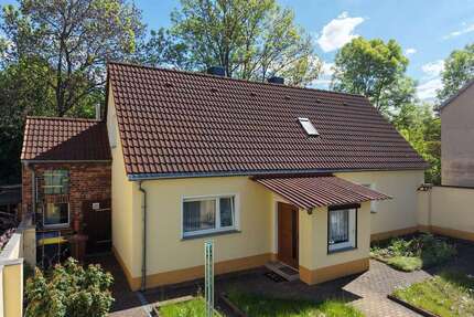 Haus zum Kaufen in Beuna 110.000,00 € 105 m²