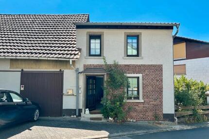 Einfamilienhaus mit Scheune Garten und Ausbaupotential - Grolsheim