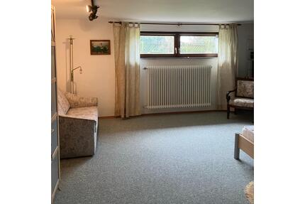 Einzelzimmer mit eigenem Bad - 180,00&nbsp;EUR Kaltmiete, ca.&nbsp; 25,00&nbsp;m&sup2; in Petersberg (PLZ: 36100)