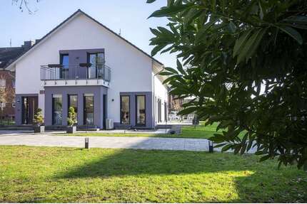 Haus zum Kaufen in Korschenbroich-Kleinenbroich 1.175.000,00 € 248 m²