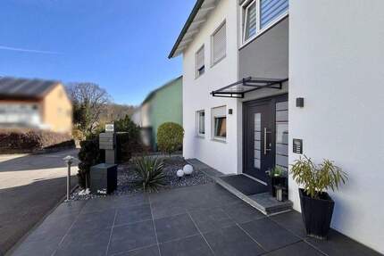 Modernisiertes Zweifamilienhaus mit ausgebautem Dachgeschoss und Garten - Plochingen