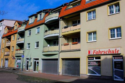 Zweiraumwohnung in beliebter Innenstadtlage - Südbalkon und Aufzug - Merseburg