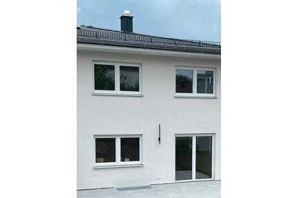 Moderne Doppelhaushälfte in Heldenstein