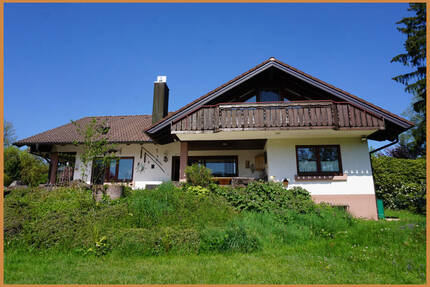 Ein Zuhause zum Ankommen - Großzügiges Wohnhaus in traumhafter Aussichtslage von Zell am Harmersbach