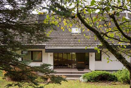 Top gepflegtes, schönes 1-2 Familienhaus in bester Lage vor den Toren Korbachs - Vöhl-Ortsteil Dorfitter