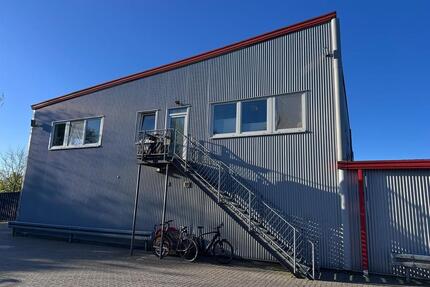 Großräumige 120qm Wohnung im 1. Stock 4 Zimmer + 2 Stellplätze - Kiel Russee