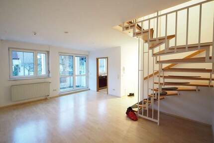 Moderne, schicke und gemütliche 3-Zimmer-Maisonettewohnung mit Einbauküche und Balkon in grüner ruhiger Lage in Weisendorf