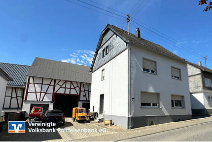 Gepflegtes Ein- bis Zweifamilienhaus mit großer Scheune und schönem Grundstück - Holzbach