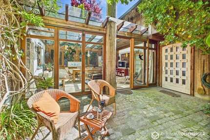 Haus zum Kaufen in Pentling Matting 1.290.000,00 € 362.89 m² - Pentling / Matting