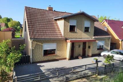 Zentrale Lage: Doppelhaushälfte auf Eigenland (WEG) mit Naturblick und Entwicklungsmöglichkeiten - Lübeck / Sankt Lorenz Süd Buntekuh