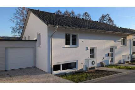 Großzügige Doppelhaushälfte mit Balkon und Terrasse zum Erstbezug - Dogern