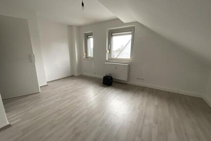 2-Zimmer-Dachgeschoss-Wohnung mit Tageslichtbad! - Essen Stadtbezirk IV