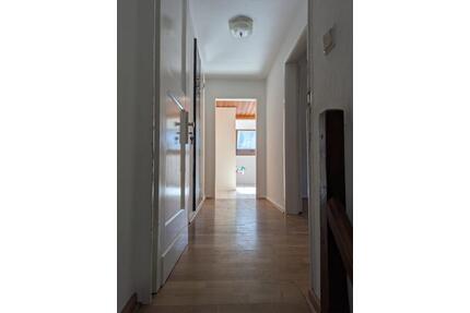 DG 2 Zimmer - 699,00&nbsp;EUR Kaltmiete, ca.&nbsp; 70,00&nbsp;m&sup2; in Bergneustadt (PLZ: 51702)