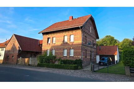 3 Seiten Bauernhof - 240.000,00&nbsp;EUR Kaufpreis, ca.&nbsp; 180,00&nbsp;m&sup2; in Calden (PLZ: 34379)