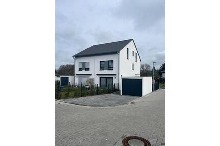 Moderne Neubau-Doppelhaushälfte in ruhiger Feldrandlage - Hofheim am Taunus