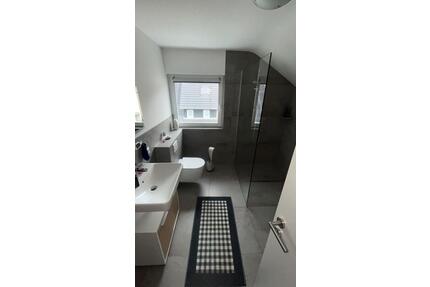 3 Zimmer Dachgeschoss-Wohnung in Dreifamilienhaus zu vermieten - Steinach