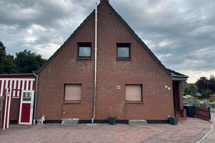 Reihenendhaus mit 3 PKW Stellplätzen in 23569 Lübeck-Kücknitz