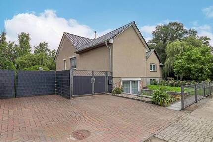 Charmantes Zweifamilienhaus mit Garten und Nebengelass - Osterburg Calberwisch