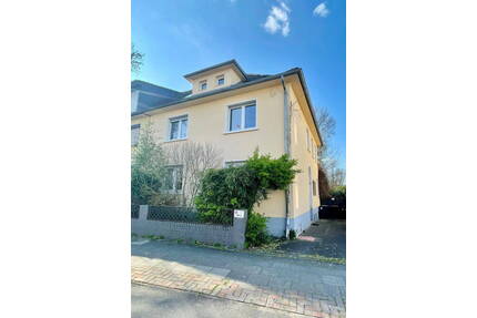 Geräumiges Einfamilienhaus mit großem Garten in bester Lage von Hürth