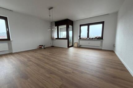 perfekt geschnittene 3 Zimmer Wohnung +++ mit EBK, Garage & Loggia +++ - Forchheim