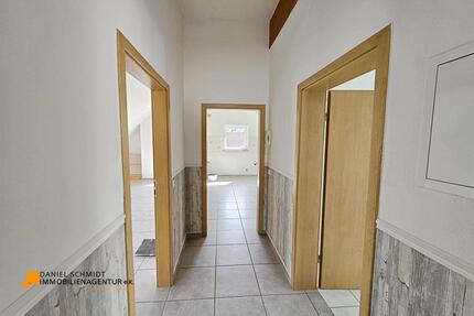 2-Zimmer-Dachgeschosswohnung mit Balkon in Reichshof-Heidberg
