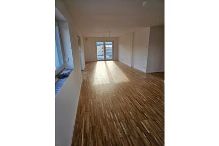 Erstbezug KFW 55 Großzügige 4-Zimmer-Wohnung in Rottenburg - Rottenburg an der Laaber