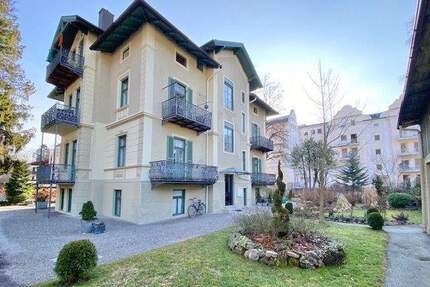 Hübsche 2-Zimmer-DG-Wohnung mit Balkon und Kfz-Außenstellplatz in Bad Reichenhall.