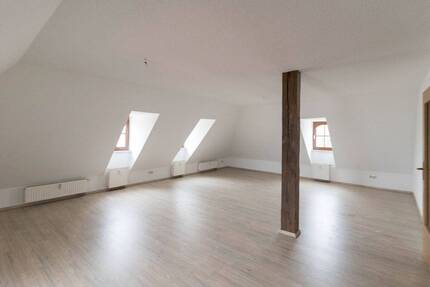 Renovierte 4-Zimmer-Dachgeschosswohnung in Löbau - effizientes Heizen mit Fernwärme