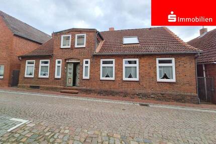 Wohn und Geschäftshaus mit 2 weiteren Gebäuden - Meldorf