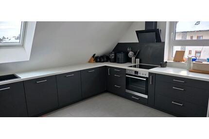 zu vermieten: Hochwertige 2-Zi.-DG-Wohnung mit großer EBK - Heroldsberg