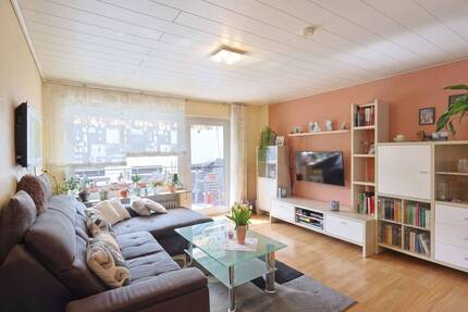 Helle 4-Zimmer-Wohnung mit Garage kurzfristig bezugsfrei - Remseck am Neckar Neckarrems