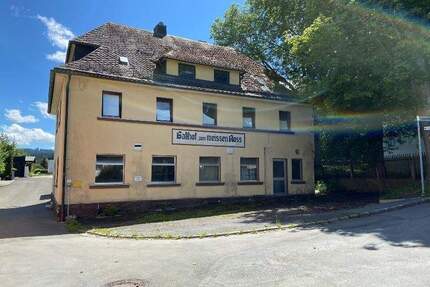 Sanierungsobjekt: Wohnhaus aus Zwangsversteigerung in Naila-Lippertsgrün zu erwerben