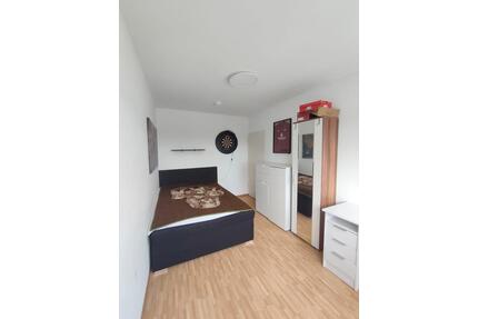 Zimmer in Jungs Wg - 400,00&nbsp;EUR Kaltmiete, ca.&nbsp; 11,00&nbsp;m&sup2; in Erlangen (PLZ: 91058) Bruck