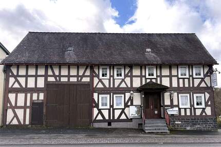 Wohn- und Geschäftshaus in zentraler Lage in Hatzfeld (Eder)