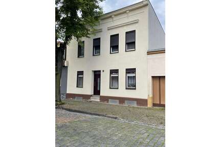 Haus zum Kaufen in Bernburg 89.000,00 € 180 m²